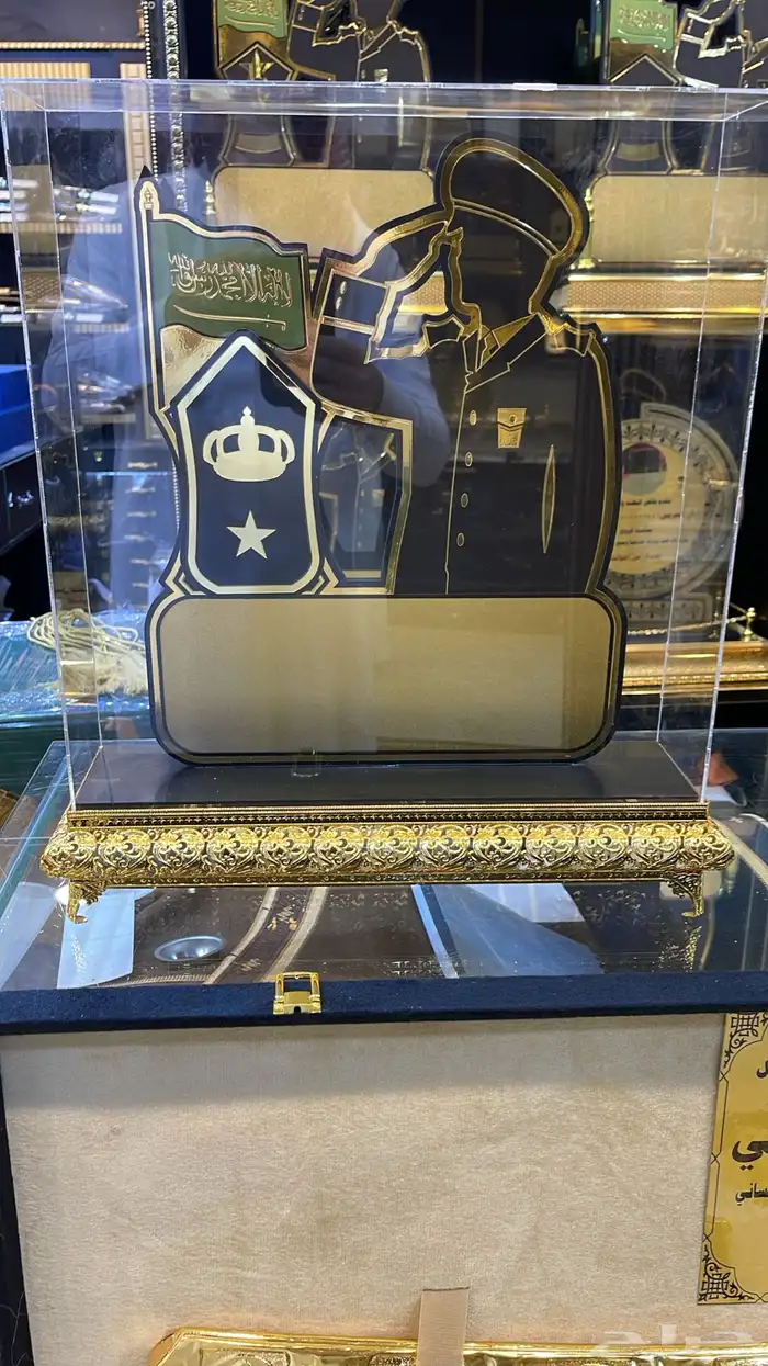 هدايا زواج ترقية تقاعد تكريم بشوت سيف درع تخرج 79