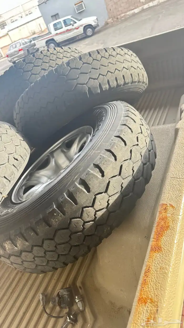 جنوط ديزل مع كفرات دنلوب العدد 5 جنوط 0