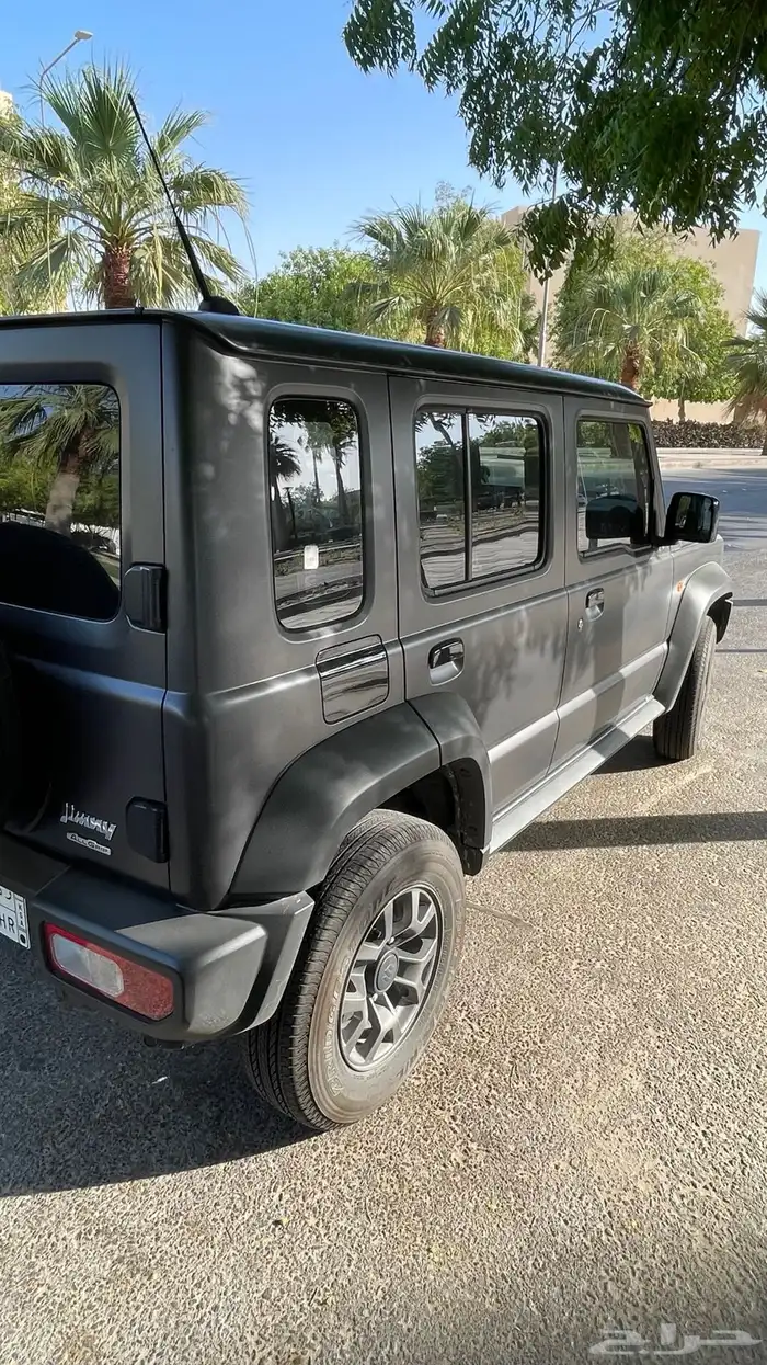 سوزوكي جمني 2025 3