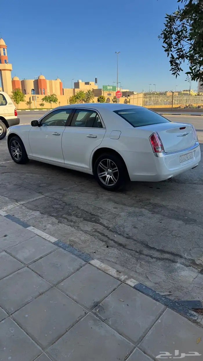 كرايسلر c300 اكزقتيف 2013 هيمي 5.7 2