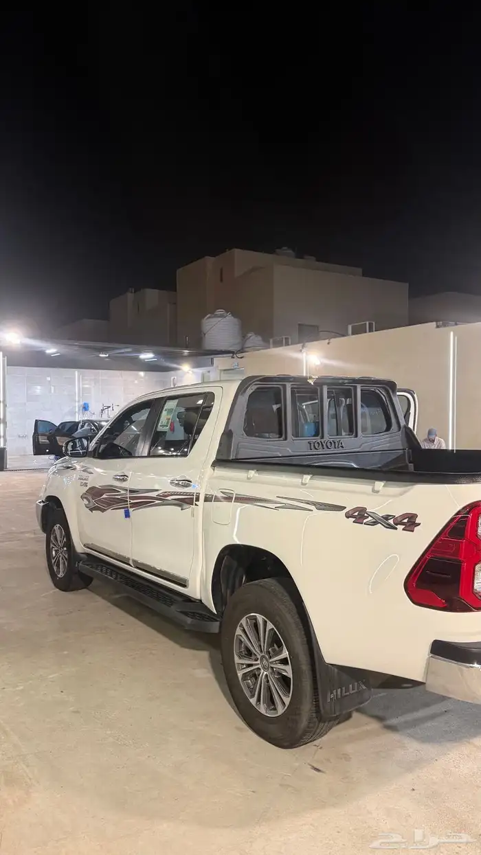 للبيع هايلوكس ديزل2023 قير عادي 3
