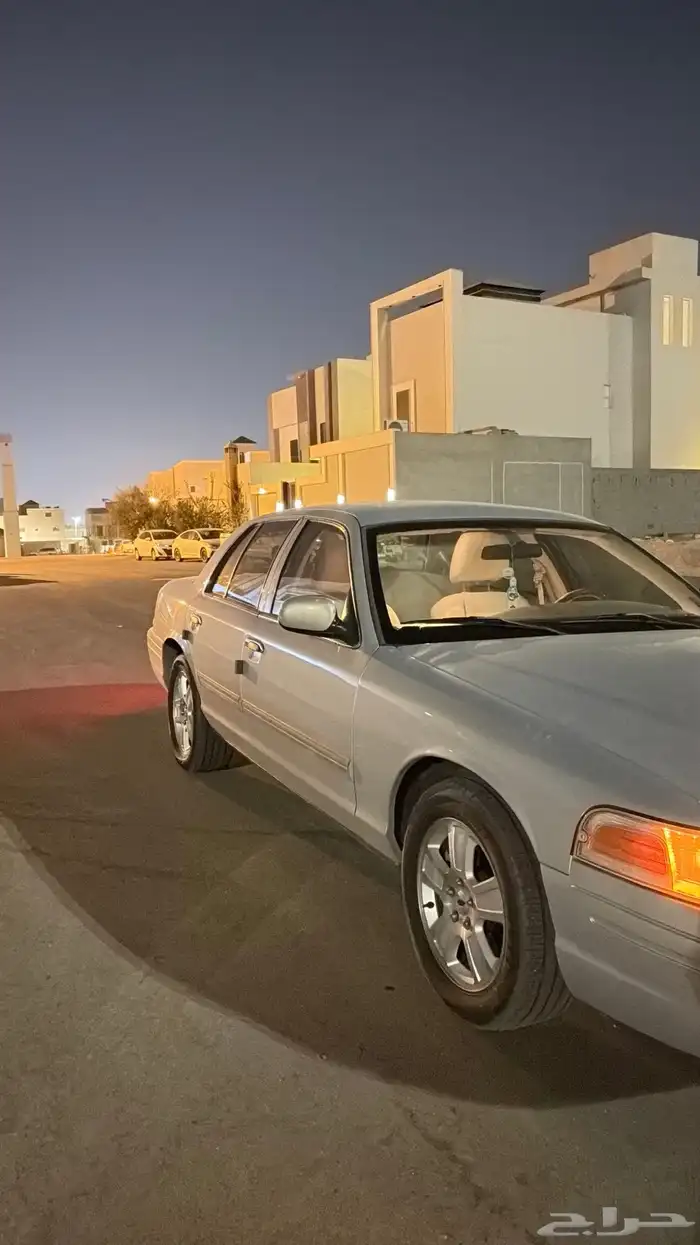 فورد كراون فكتوريا 2011 8