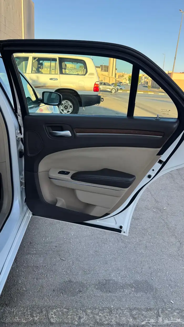 كرايسلر c300 اكزقتيف 2013 هيمي 5.7 28