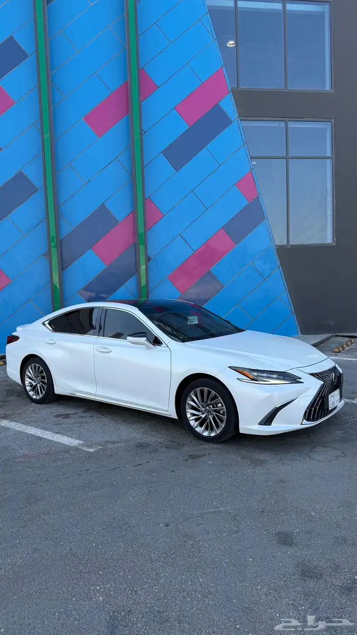 للبيع لكزس 2023 ES 250 فل كامل 0