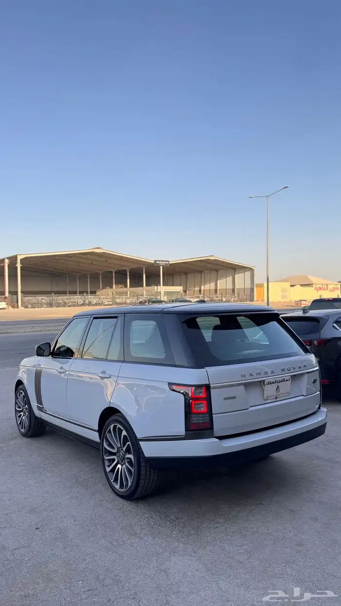 للبيع رنج روفر 2015 اوتوبيوغرافي - مخزن عداد 54 الف فقط 4