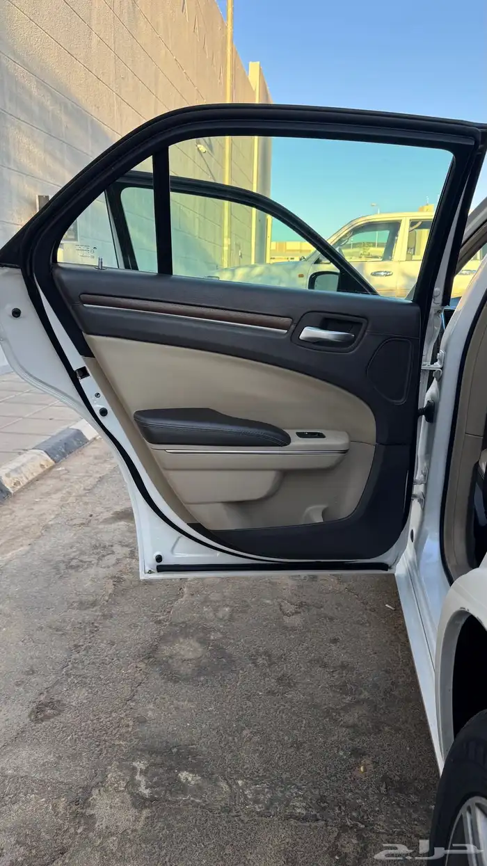 كرايسلر c300 اكزقتيف 2013 هيمي 5.7 27