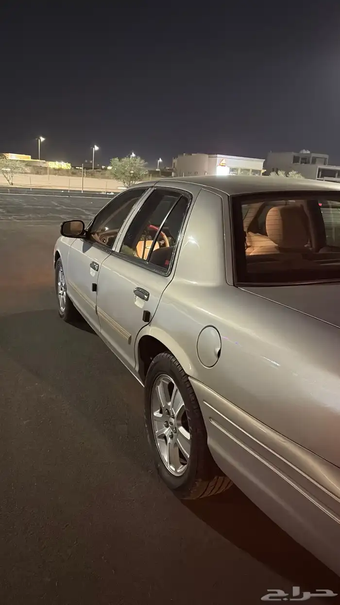 فورد كراون فكتوريا 2011 7