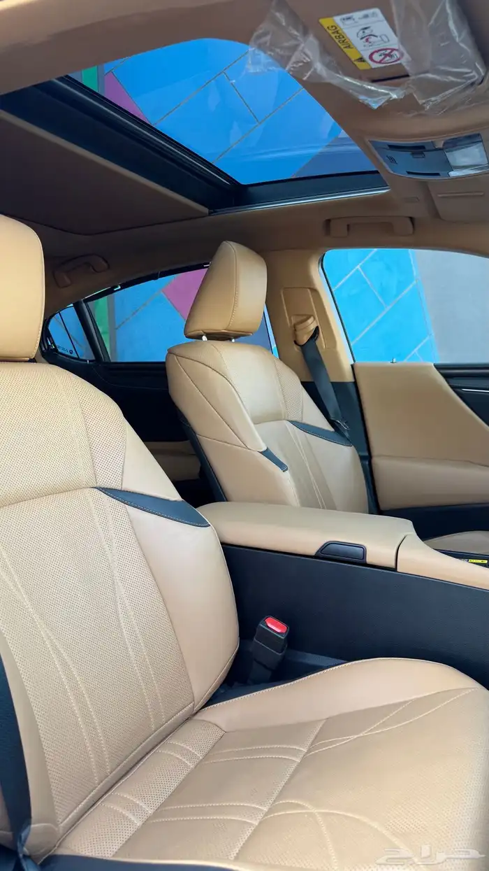 للبيع لكزس 2023 ES 250 فل كامل 32