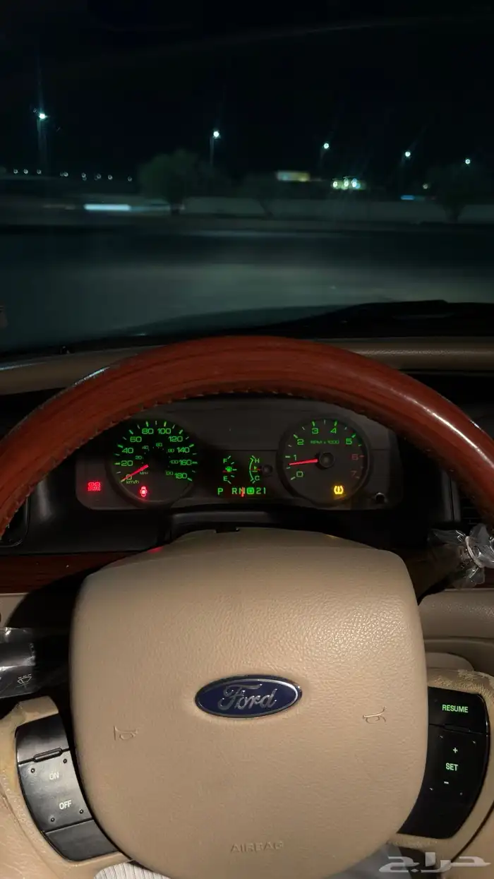 فورد كراون فكتوريا 2011 4