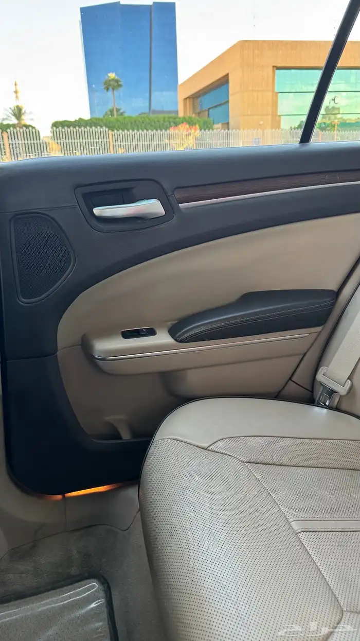 كرايسلر c300 اكزقتيف 2013 هيمي 5.7 22