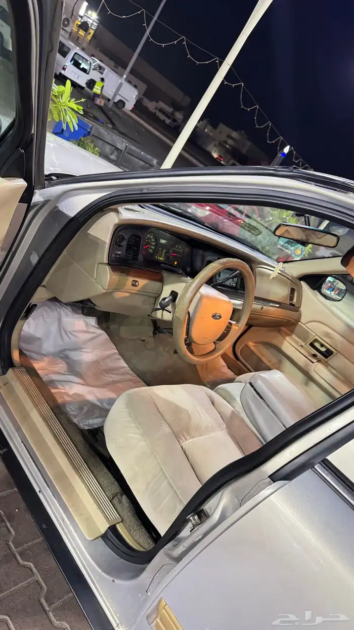 للبيع فورد فكتوريا 2012سعودي نظيف 10