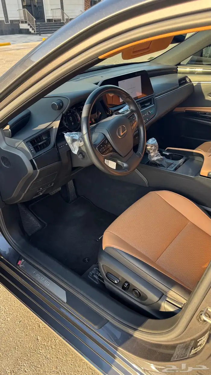 لكزس ES 2023 4