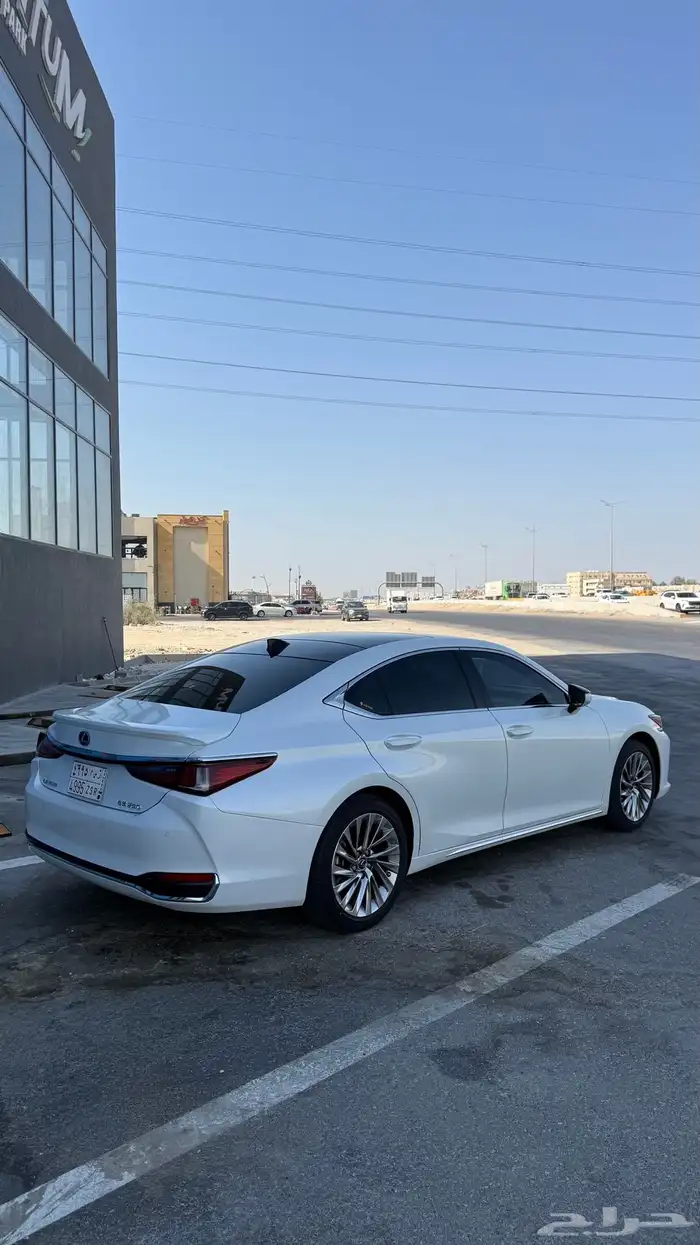 للبيع لكزس 2023 ES 250 فل كامل 10