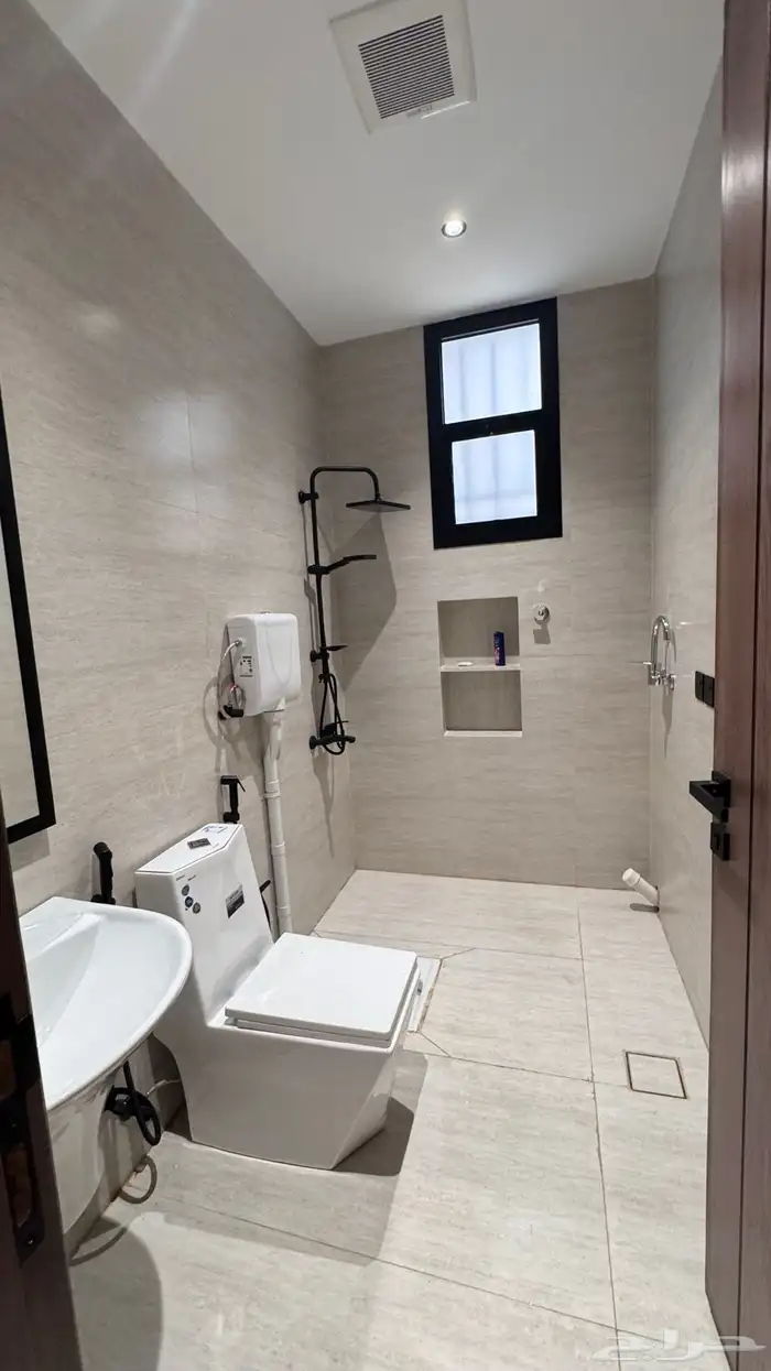 للبيع شقه ارضيه 6 غرف مداخل مستقله بالمحاله ابها 16