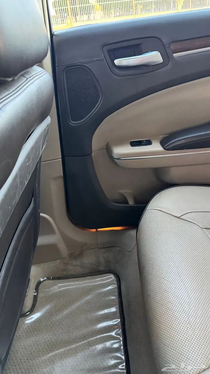 كرايسلر c300 اكزقتيف 2013 هيمي 5.7 21