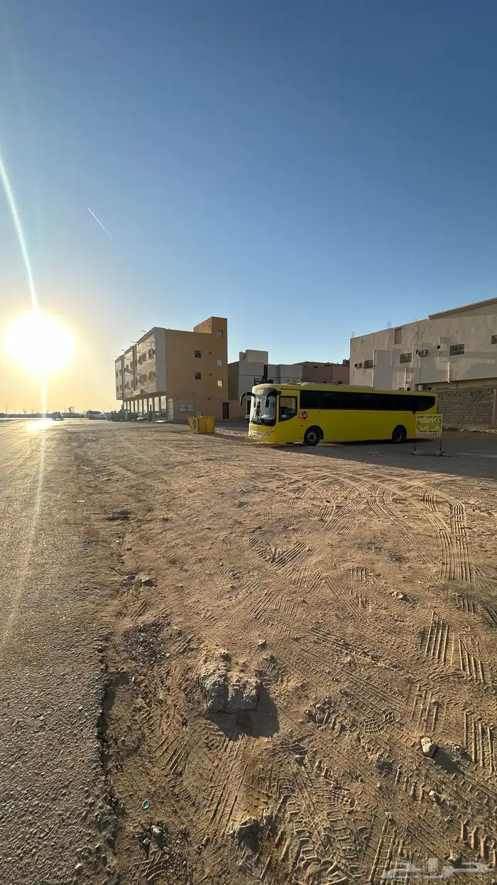 ارض تجارية بحي الشقة على ثلاث شوارع مساحة ( 828 متر ) 0