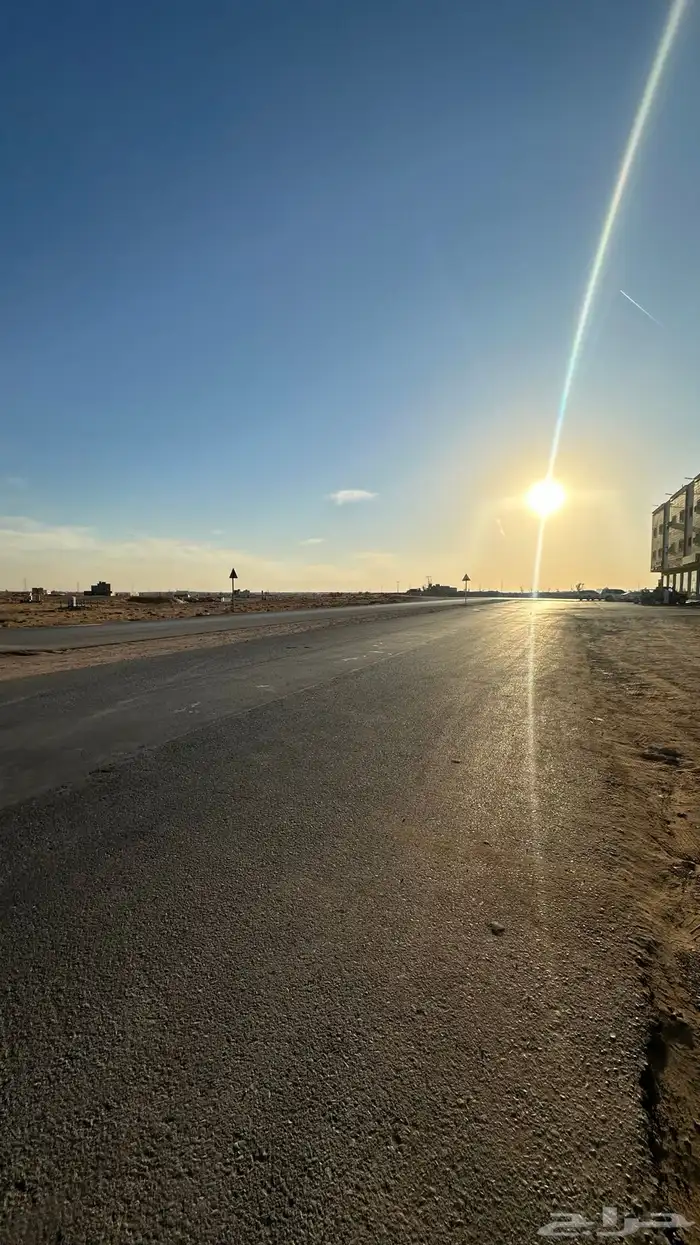 ارض تجارية بحي الشقة على ثلاث شوارع مساحة ( 828 متر ) 2