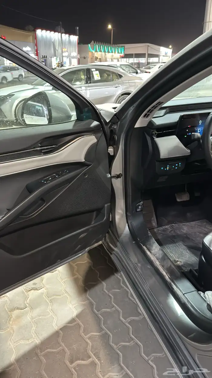 فورد تورس فئة امبيانتي بنزين 2025 6