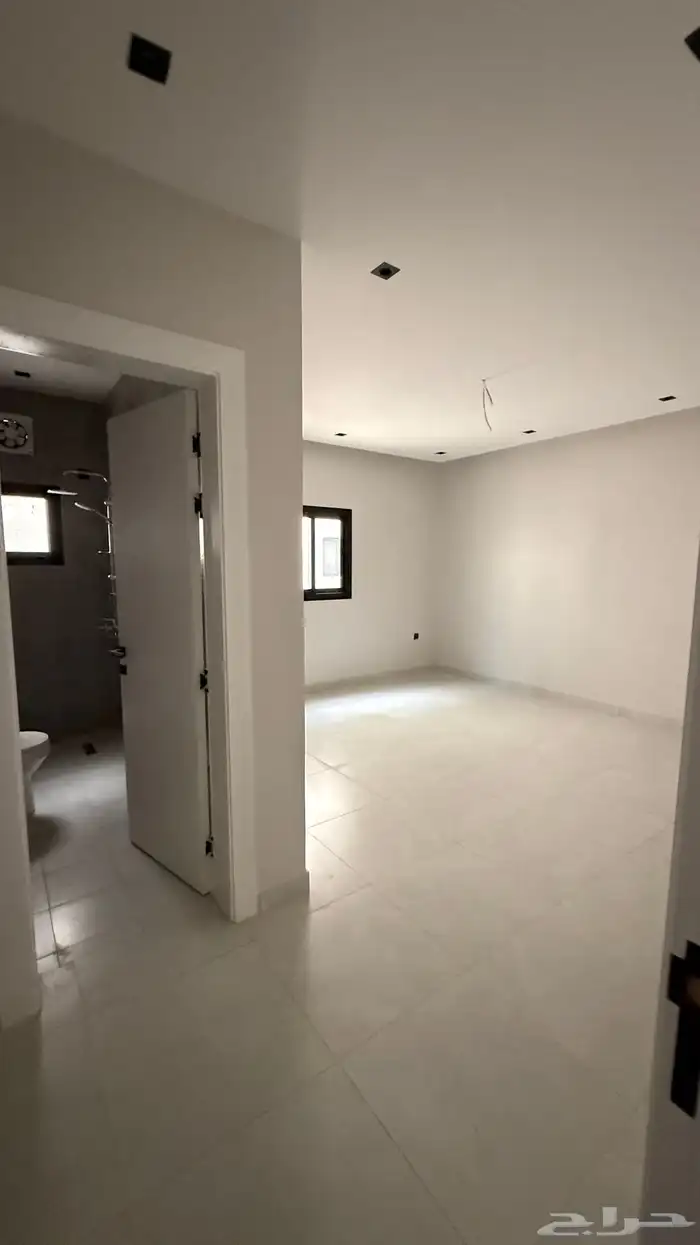 للبيع شقة فاخرة حي الريان الافراغ فوري 35