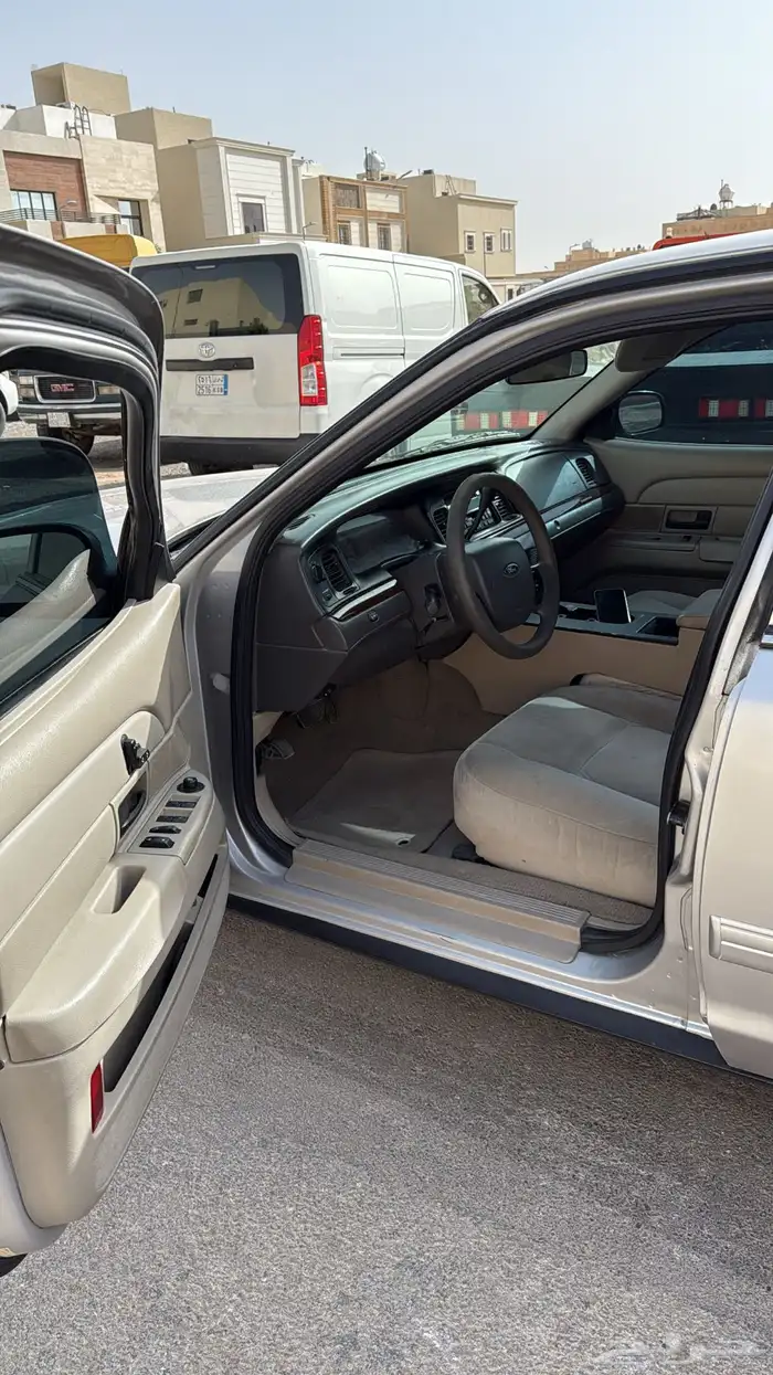 فورد فكتوريا 2011 11