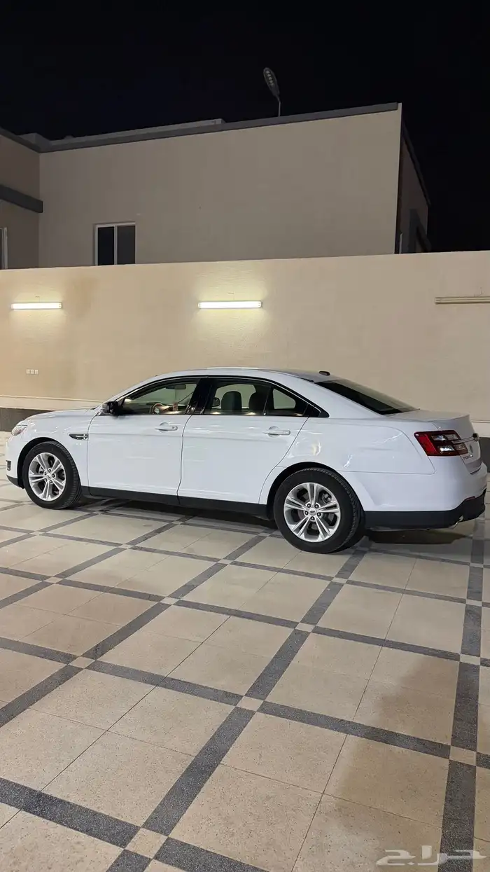 فورد تورس 2015ابيض 1