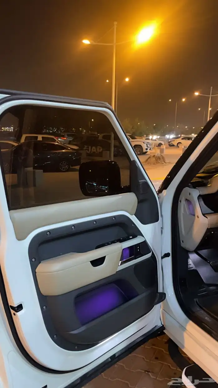 لاند روفر ديفندر 2020 11