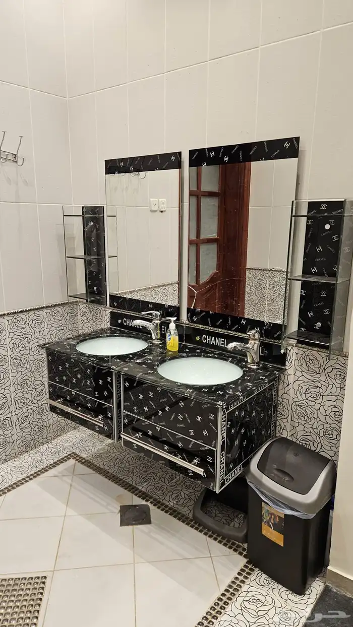 استراحة لاقينا هوم اشجار وزرع ومسبح 8