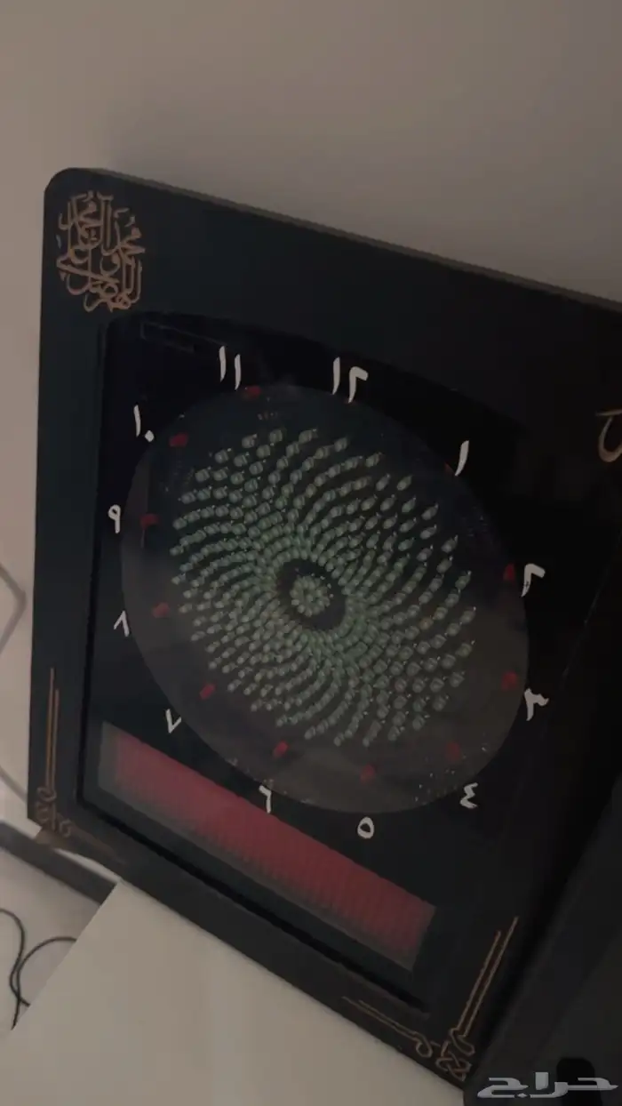 ساعة ايرانيه   طولها 40 سم   عرضها 30 سم  تأذن . 1