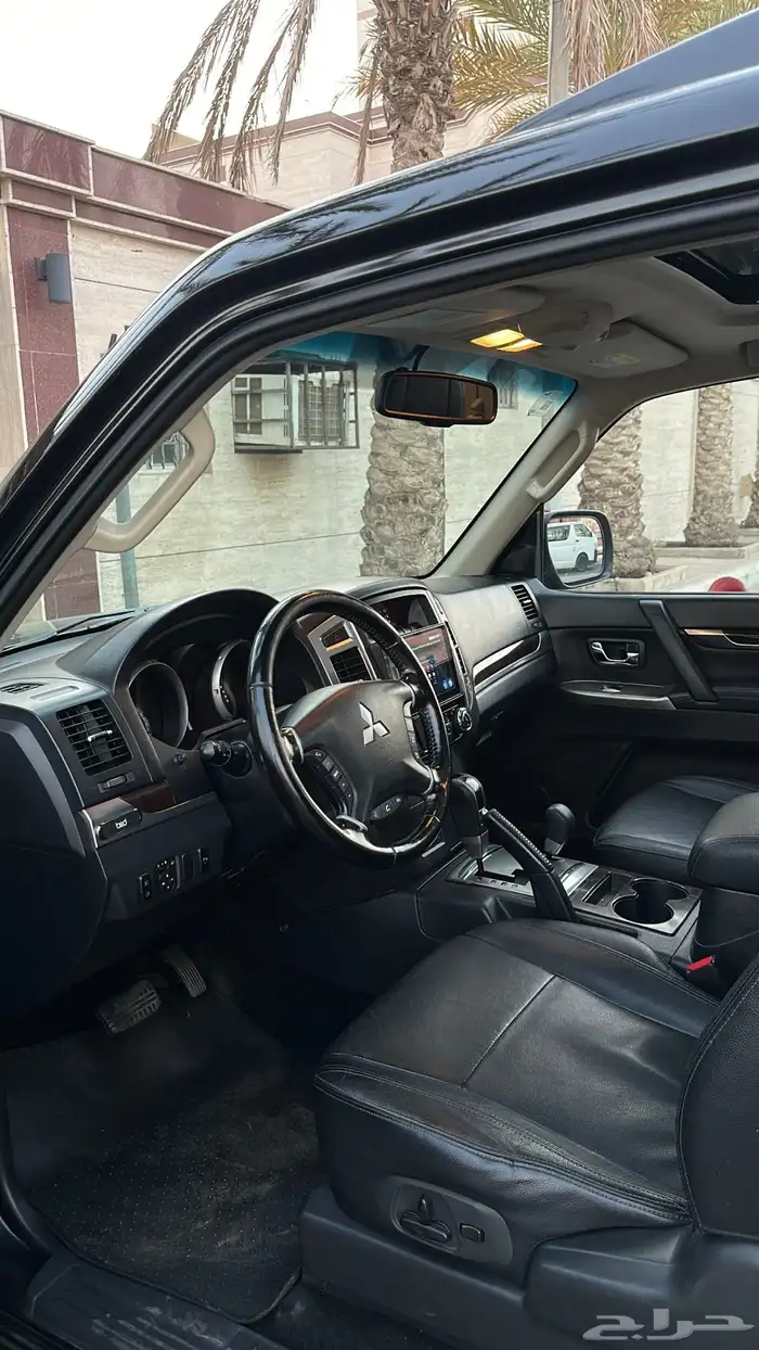 باجيرو 2017 - ربع فل كامل 3.8 . 8