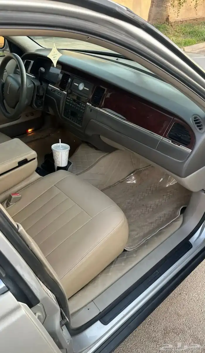 لنكولن تاون كار 12