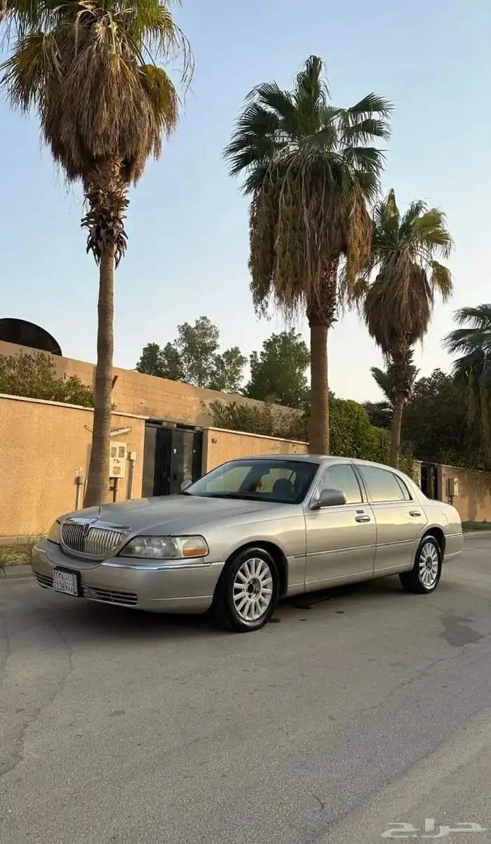 لنكولن تاون كار 4