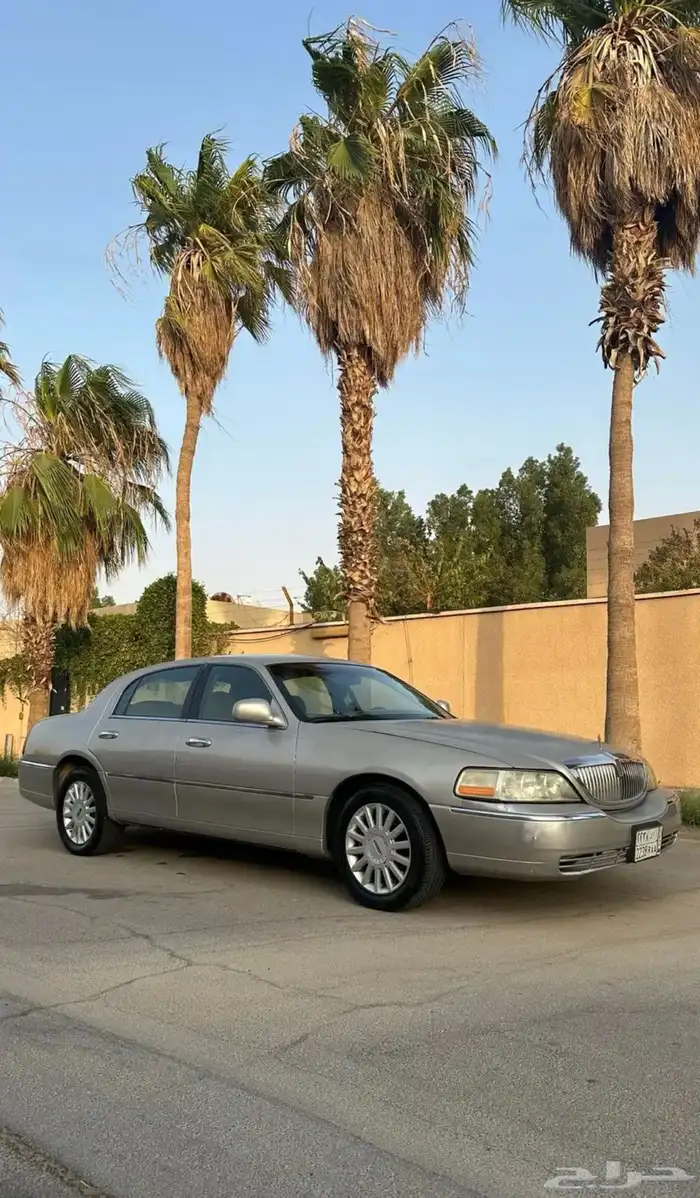 لنكولن تاون كار 0