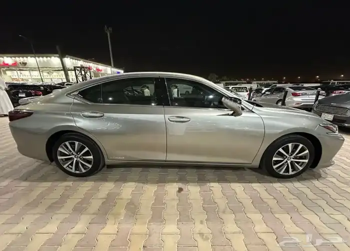 لكزس ES300 موديل 2019 هايبرد نضيف 3