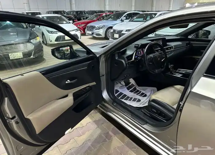 لكزس ES300 موديل 2019 هايبرد نضيف 12