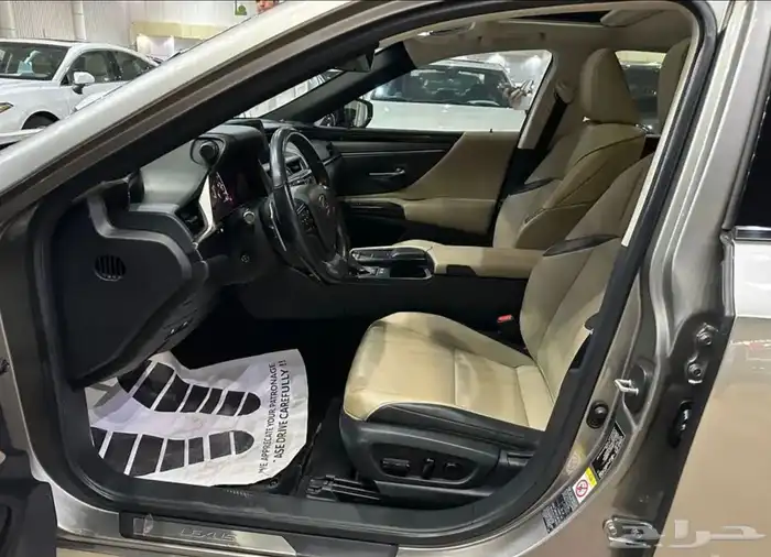 لكزس ES300 موديل 2019 هايبرد نضيف 11
