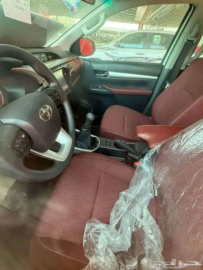 تويوتا هايلكس SGLX فل كامل بنزين قير عادي 2025 الاقل سعرا 5