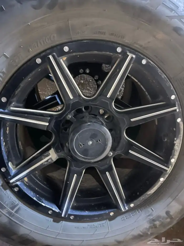 كفرات شاهين 17 مع جنوط انضاف ركبات على جيب نيسان 0