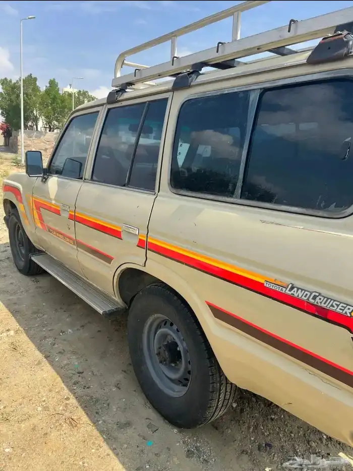 جيب لاندكروزر يحمل لوحة مميزة 4