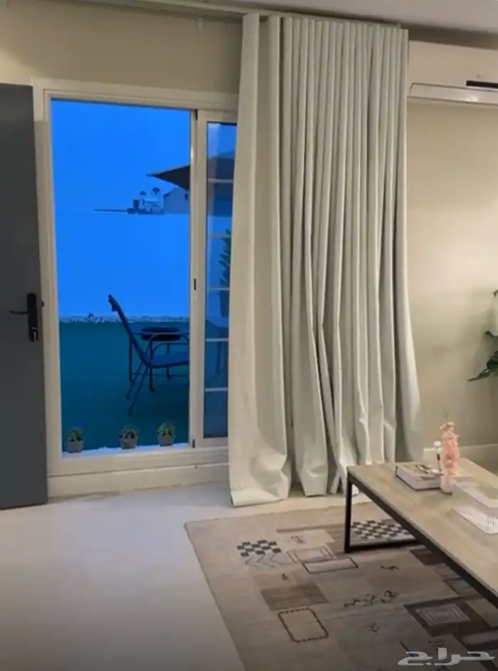 استوديو مؤثثه مع سطح خاص 2