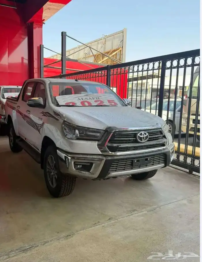 تويوتا هايلكس SGLX فل كامل بنزين قير عادي 2025 الاقل سعرا 2