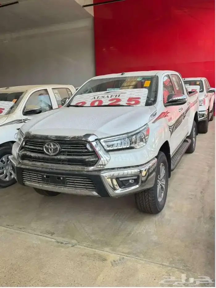 تويوتا هايلكس SGLX فل كامل بنزين قير عادي 2025 الاقل سعرا 1