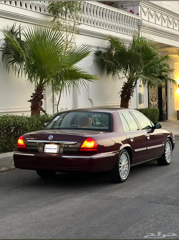 فورد جراند ماركيز 2011 اللون عودي امريكي 4