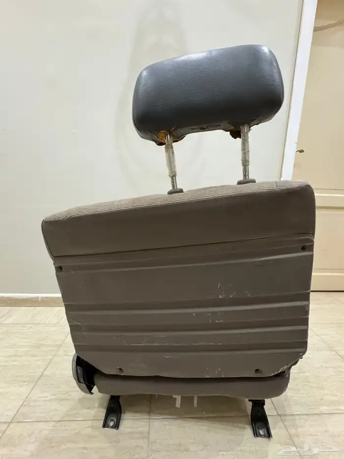 مقعدة راكب لجيب ربع 2006 وتحت وبوليسي 2