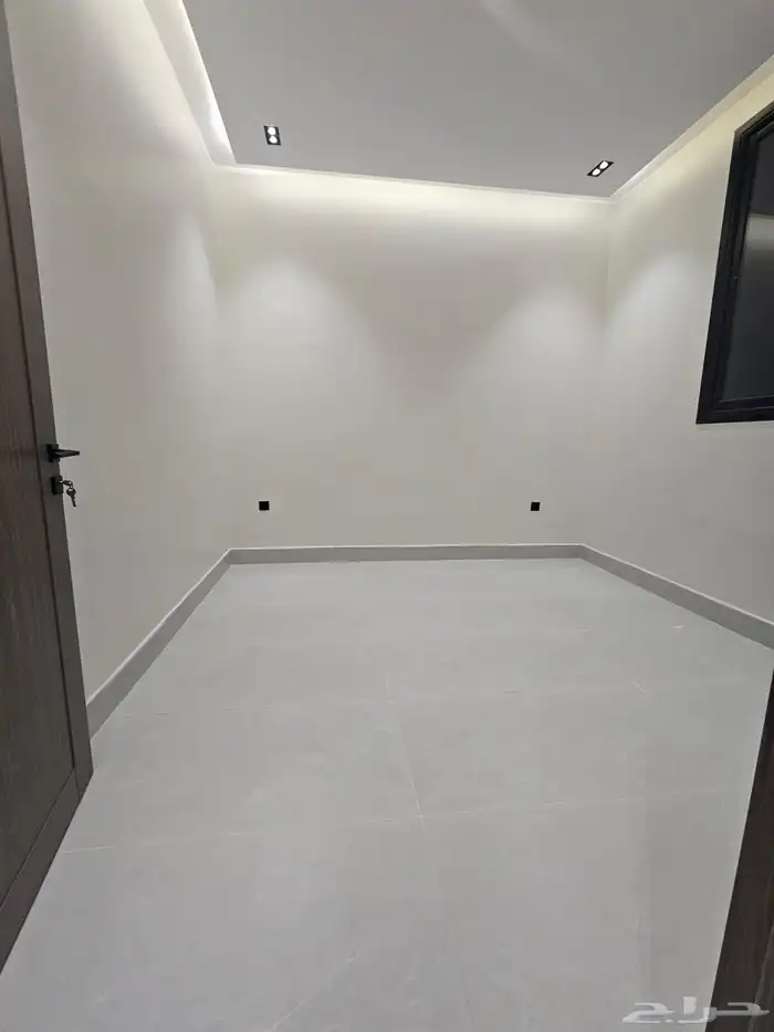 شقتين جديدة متقابلة وبصك واحد للبيع بحي الرمال 3