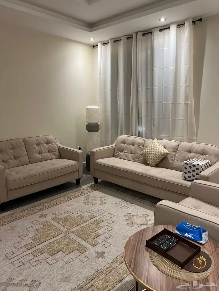 شقة فاخرة مؤثثة للإيجار بحي الصفا 0