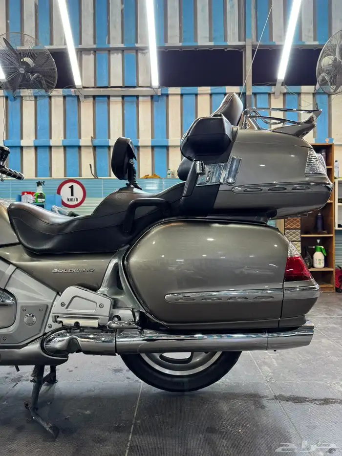 للبيع دراجة هوندا Gold Wing 3