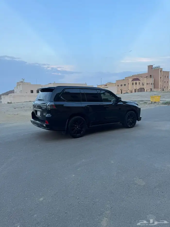 لكزس 2019 بلاك ديشن 9