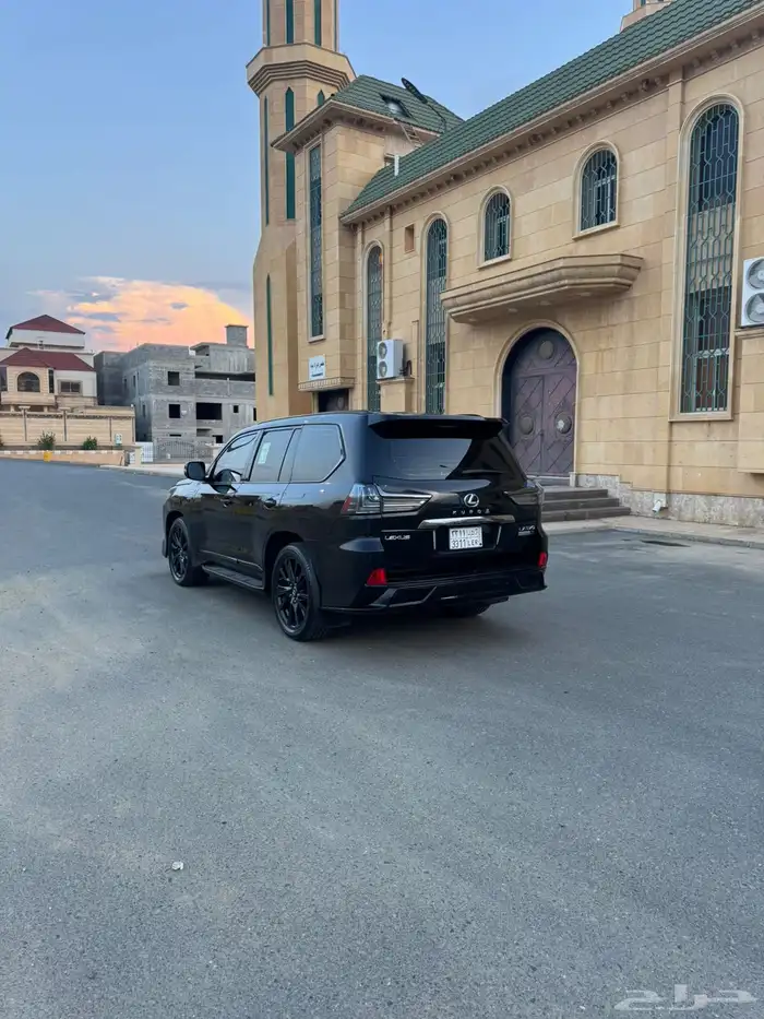 لكزس 2019 بلاك ديشن 6