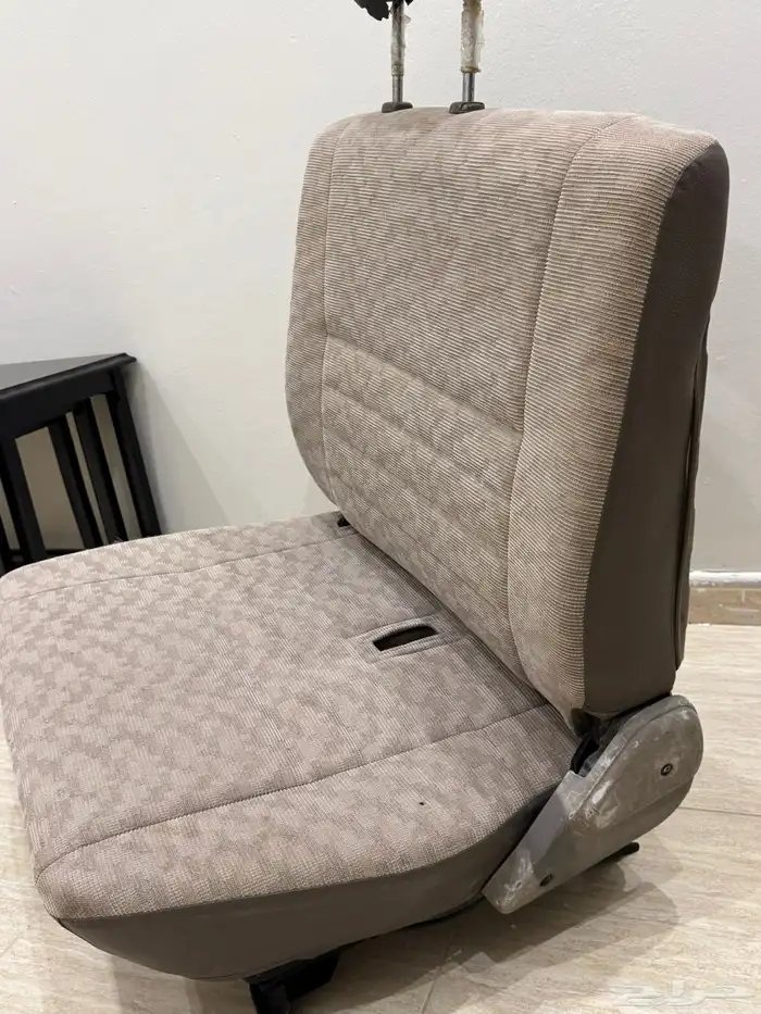 مقعدة راكب لجيب ربع 2006 وتحت وبوليسي 5