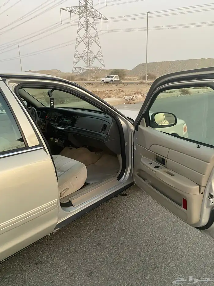 فورد فكتوريا بوليسي 2010 5